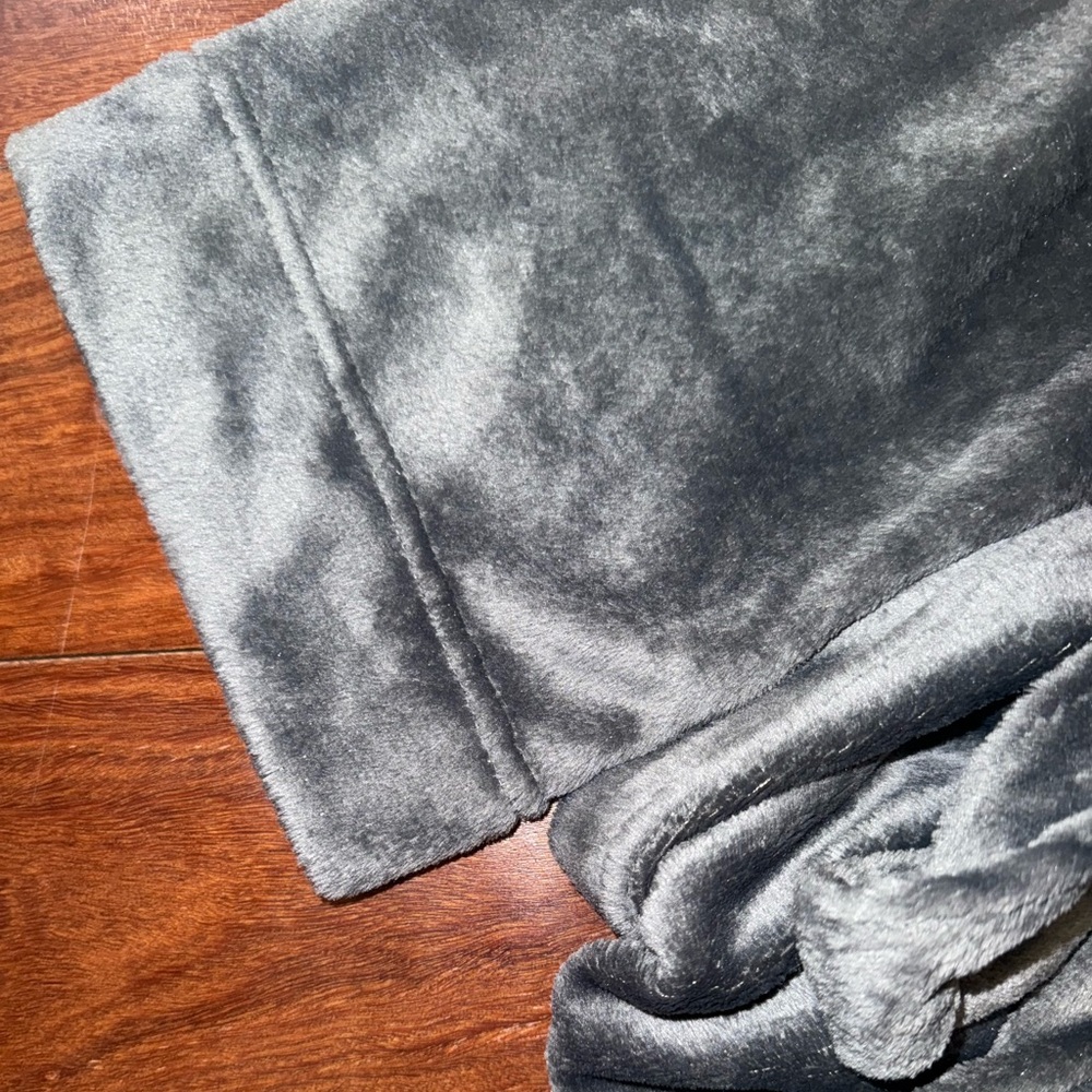 Plush Grey Robe - Picture 5 of 6